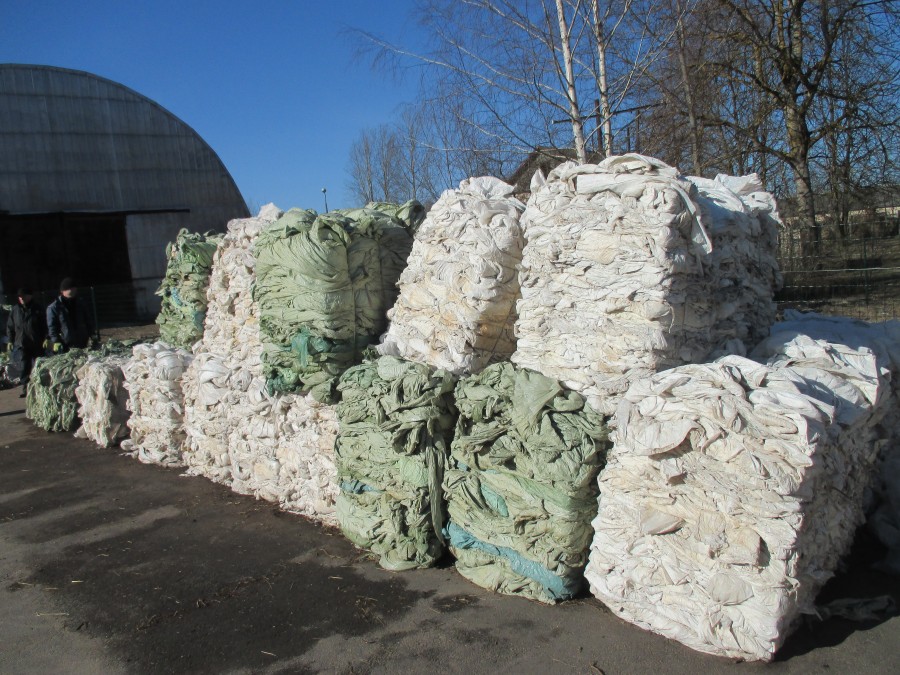 Lauksaimnieki var pieteikties plēvju izvešanai