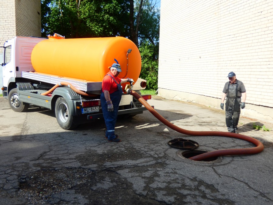 Iegādāta jauna asenizācijas mašīna